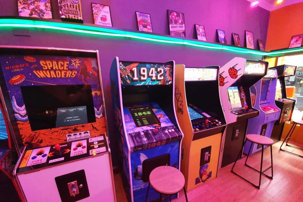 Sal´ón recreativo, máquinas arcade con el AY-8910