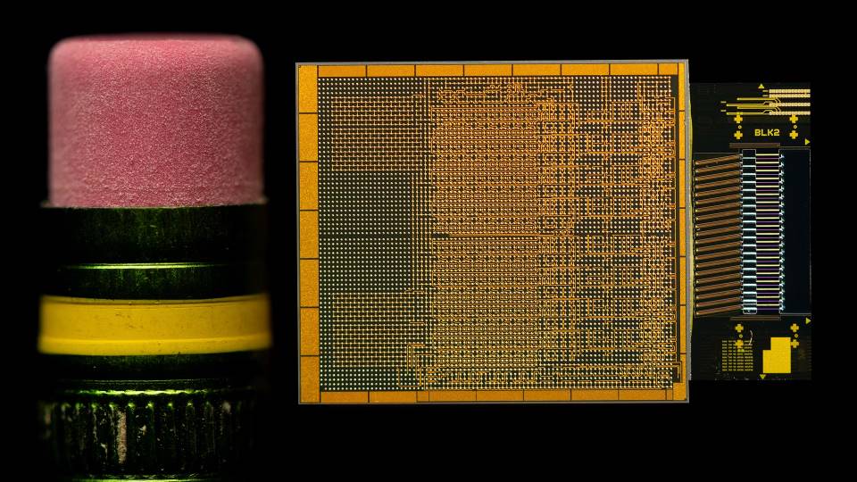 chiplet interfaces opticas Intel